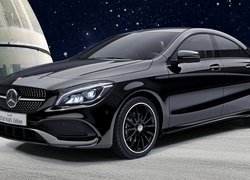 Czarny Mercedes-Benz CLA przodem