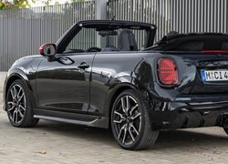 Czarny Mini John Cooper Works Kabriolet tył i bok
