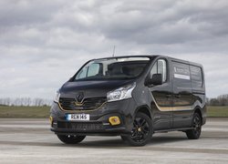 Czarny Renault Trafic