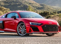 Czerwne Audi R8 Coupe Performance