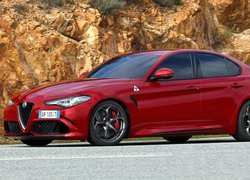 Czerwona Alfa Romeo Giulia