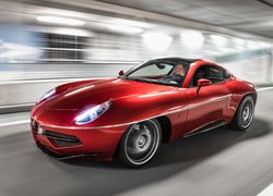 Czerwone Alfa Romeo Disco Volante