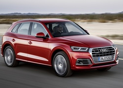 Czerwone Audi Q5 TFSI Quattro rocznik 2017