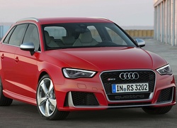 Czerwone Audi RS3 Sportback rocznik 2015