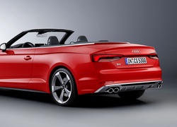 Czerwone Audi S5 Cabrio