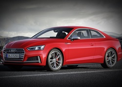 Czerwone Audi S5 Coupé rocznik 2017