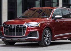 Czerwone Audi SQ7