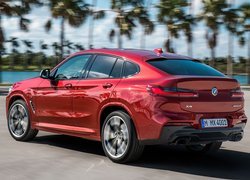 Czerwone BMW X4 M40d