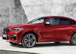 Czerwone BMW X4 M40d