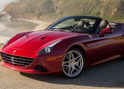 Czerwone Ferrari California