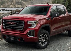 Czerwone GMC Sierra AT4