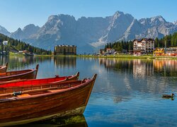 Góry, Dolomity, Jezioro, Misurina Lake, Łodzie, Drzewa, Domy, Cortina dAmpezzo, Włochy