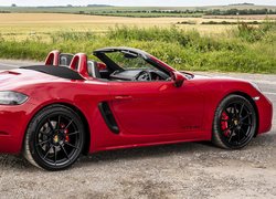 Czerwone Porsche 718 Boxster GTS 4