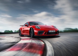 Czerwone Porsche 911 GT3