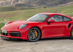 Czerwone Porsche 911 Turbo S