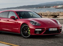 Czerwone, Porsche Panamera Turbo, 2017