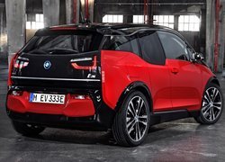 Czerwono-czarne BMW i3