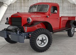 Czerwony Dodge Power Wagon