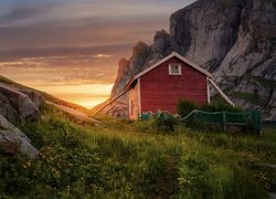 Norwegia, Lofoty, Wieś Reine, Dom, Zachód słońca, Góry