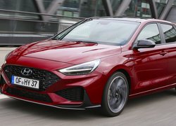 Czerwony Hyundai i30 N