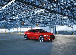 Czerwony, Jaguar I-Pace, Garaż