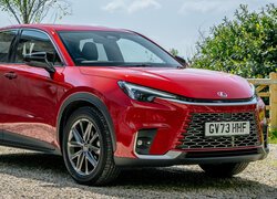 Czerwony, Lexus LBX