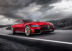 Czerwony Mercedes AMG GT Concept rocznik 2017