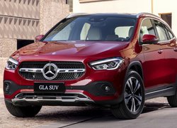 Czerwony, Mercedes-Benz GLA