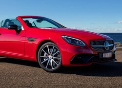 Czerwony Mercedes-Benz SLC AMG