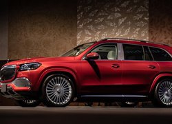 Czerwony Mercedes-Maybach GLS 600