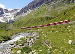 Pociąg, Bernina Express, Góry, Alpy Engadyńskie, Rzeka, Dolina, Kanton Gryzonia, Szwajcaria