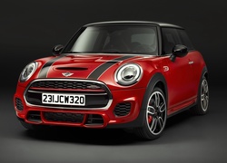 Czerwony samochód Mini John Cooper Works F56 z 2015 roku