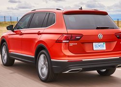 Czerwony Volkswagen Tiguan