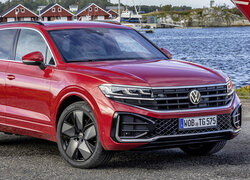 Czerwony Volkswagen Touareg R