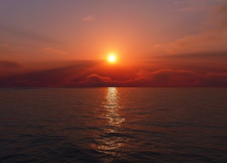 Czerwony zachód słońca nad morzem