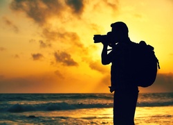 Człowiek, Fotograf, Zachód słońca, Morze, Plecak