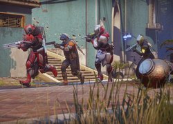 Cztery postacie z bronią z gry Destiny 2