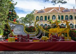 Wietnam, Prowincja Lam Dong, Boże Narodzenie, Nowy Rok, Sanie, Renifery, Zaprzęg, Prezenty, Choinka, Dom, Hotel, Bao Dai King Palace in Da Lat