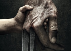 Dłoń z ostrzami trzymająca dłoń dziecka jako atrybut filmu Logan: Wolverine