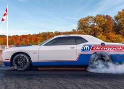 Dodge Challenger Mopar Drag Pak bokiem