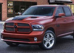 Dodge RAM 1500 przodem