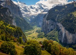 Gmina Lauterbrunnen, Wengen, Góry, Alpy Berneńskie, Dolina Lauterbrunnen, Drzewa, Lasy, Domy, Szwajcaria