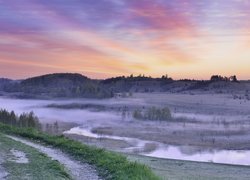 Wschód słońca, Rzeka, Droga, Wzgórza, Mgła, Dolina Izborsko- Malskaya, Izborsk, Region Psków, Rosja