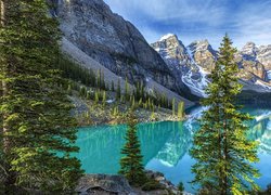 Dolina Valley of the Ten Peaks w Parku Narodowym Banff