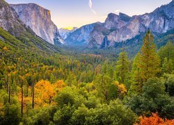 Stany Zjednoczone, Kalifornia, Park Narodowy Yosemite, Dolina, Yosemite Valley, Góry, Skały, Jesień, Drzewa