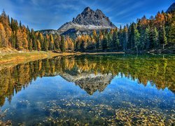 Dolomity i jezioro Antorno Lake