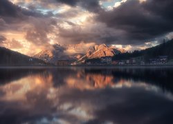 Dolomity i jezioro Misurina Lake