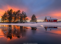 Norwegia, Ringerike, Zima, Zachód słońca, Jezioro Vaeleren, Drzewa, Dom