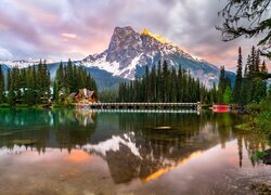 Park Narodowy Yoho, Dom, Most, Jezioro, Emerald Lake, Góry, Drzewa, Kolumbia Brytyjska, Kanada