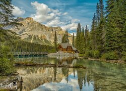 Góry, Domek, Drzewa, Jezioro, Emerald Lake, Park Narodowy Yoho, Kanada
